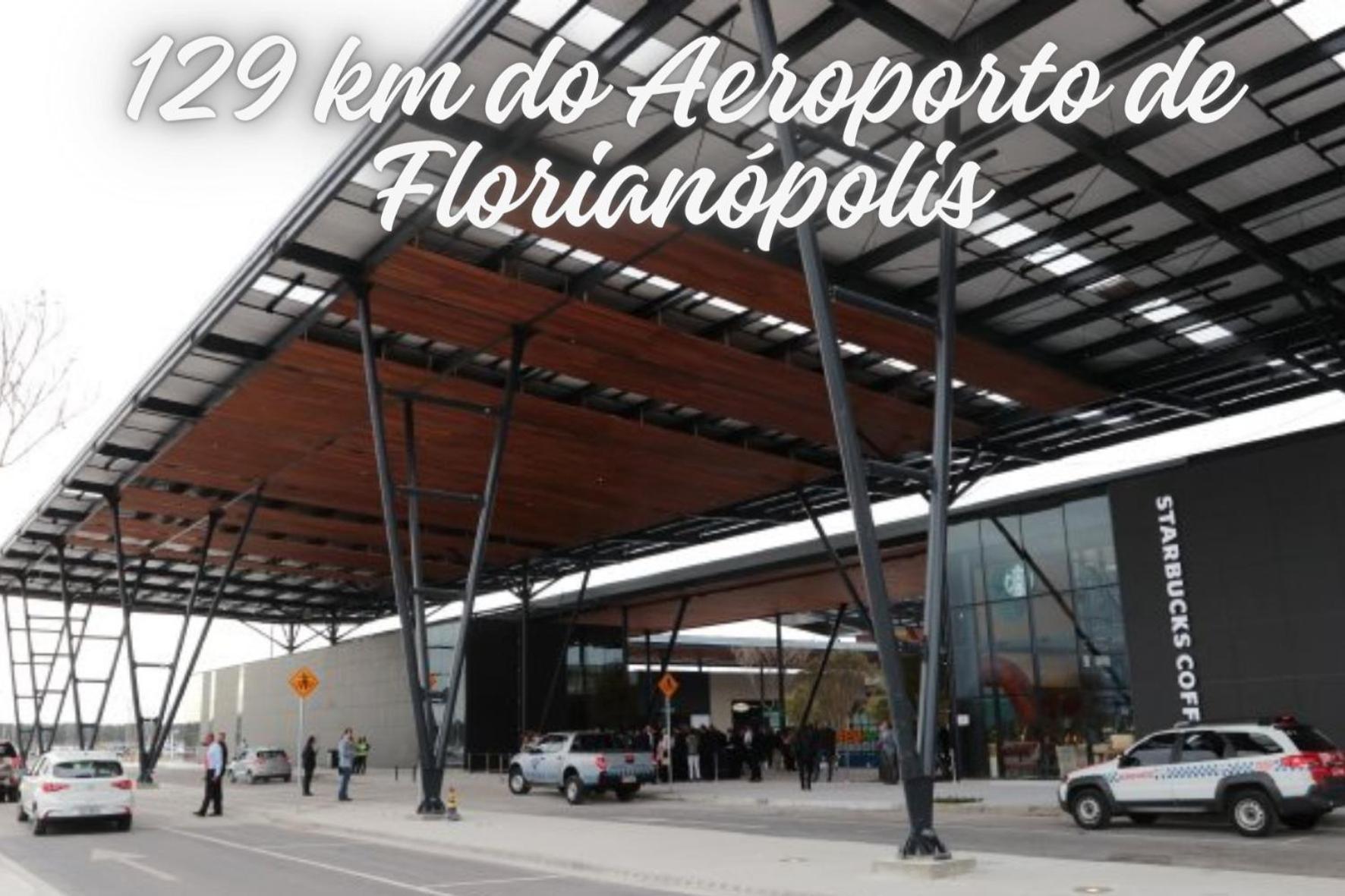 Pe Na Areia: Beachfront Retreat Near Airport Apartment