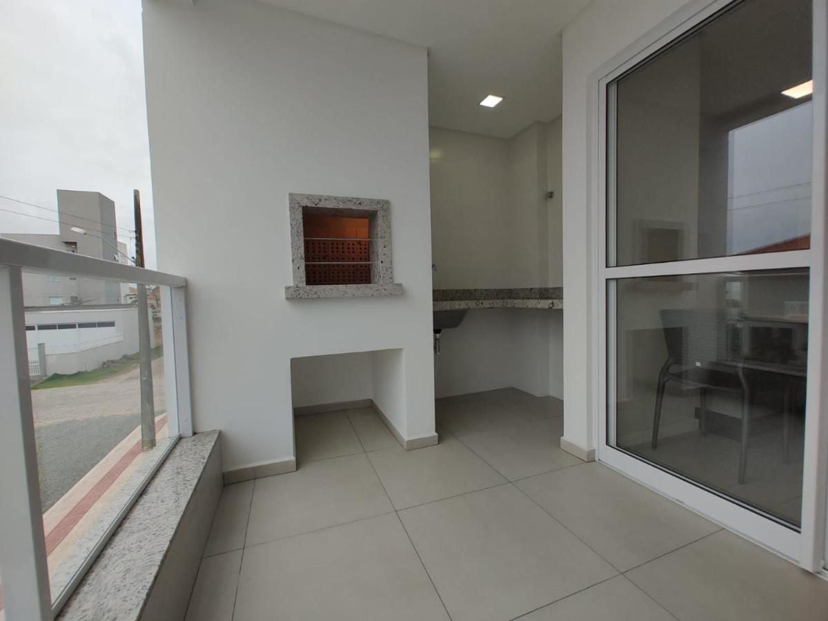 Pe Na Areia: Beachfront Retreat Near Airport Navegantes