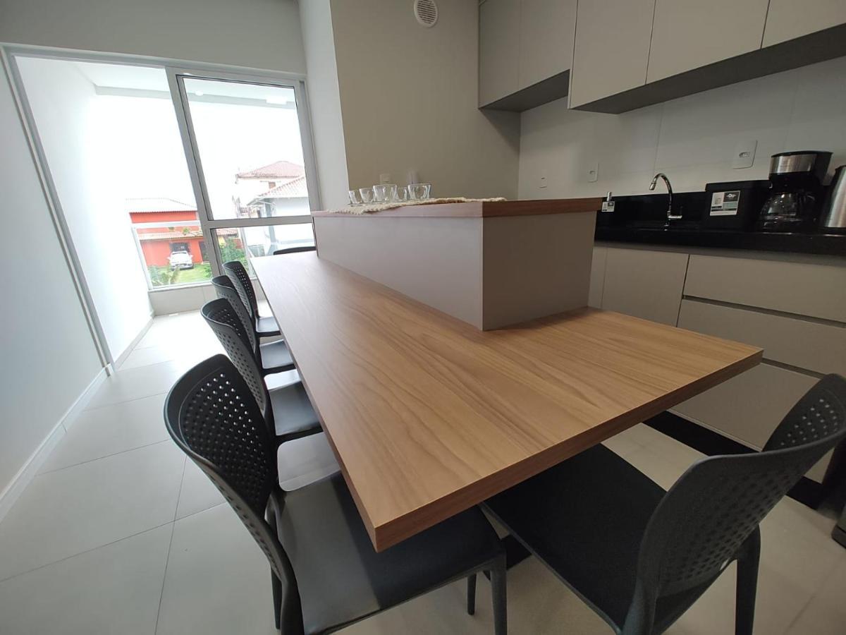 Pe Na Areia: Beachfront Retreat Near Airport Apartment