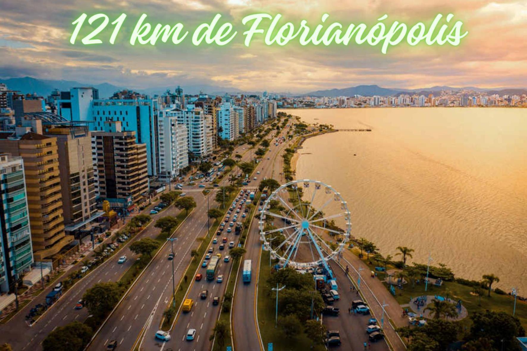 Apartment Pe Na Areia: Beachfront Retreat Near Airport Navegantes